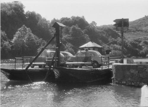 Traghetto carico di automobili