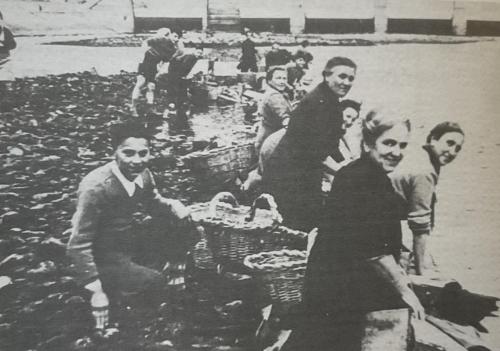 Lavandaie al lavoro, anno 1937