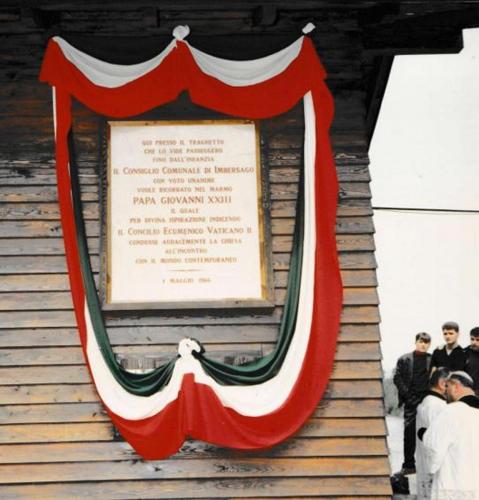 Targa al Traghetto dedicata a Papa Giovanni XXIII, inaugurata il 1° maggio 1966