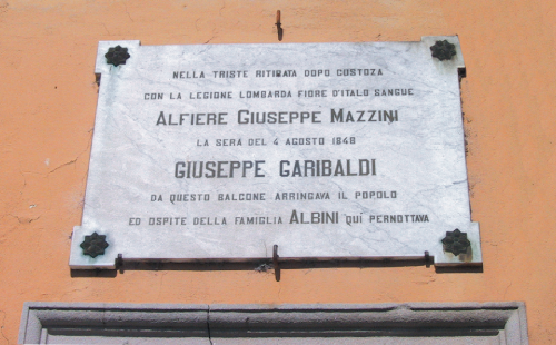 Targa a Giuseppe Garibaldi, in piazza