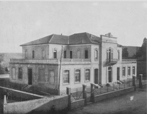 Il Municipio e la scuola elementare, progettato nel 1919