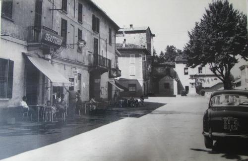 Alcune attività della piazza, fine anni '50