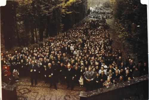 28 ottobre 1962, Santuario della Madonna del Bosco: cerimonia di inaugurazione della grande statua bronzea dedicata ad Angelo Giuseppe Roncalli, Papa Giovanni XXIII dal 1958 al 1963, con il Pontefice ancora vivente
