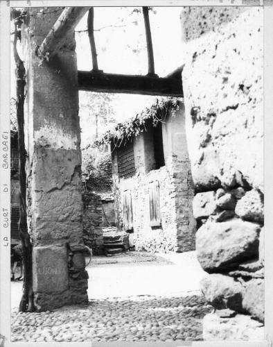 L'ingresso della Curt di Barbaèi