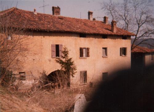 L'esterno del Precasate