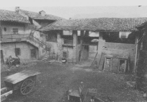 L'interno della corte di Cazzulino