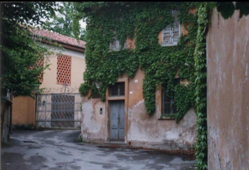 Ingresso di Villa Castelbarco, verso Galetera